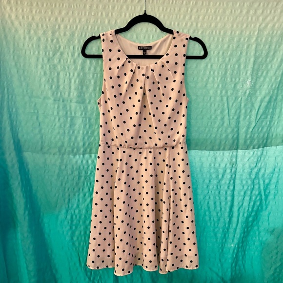 Express dress - key hole cut out - off white with black polka dots - size 6 - Picture 1 of 4